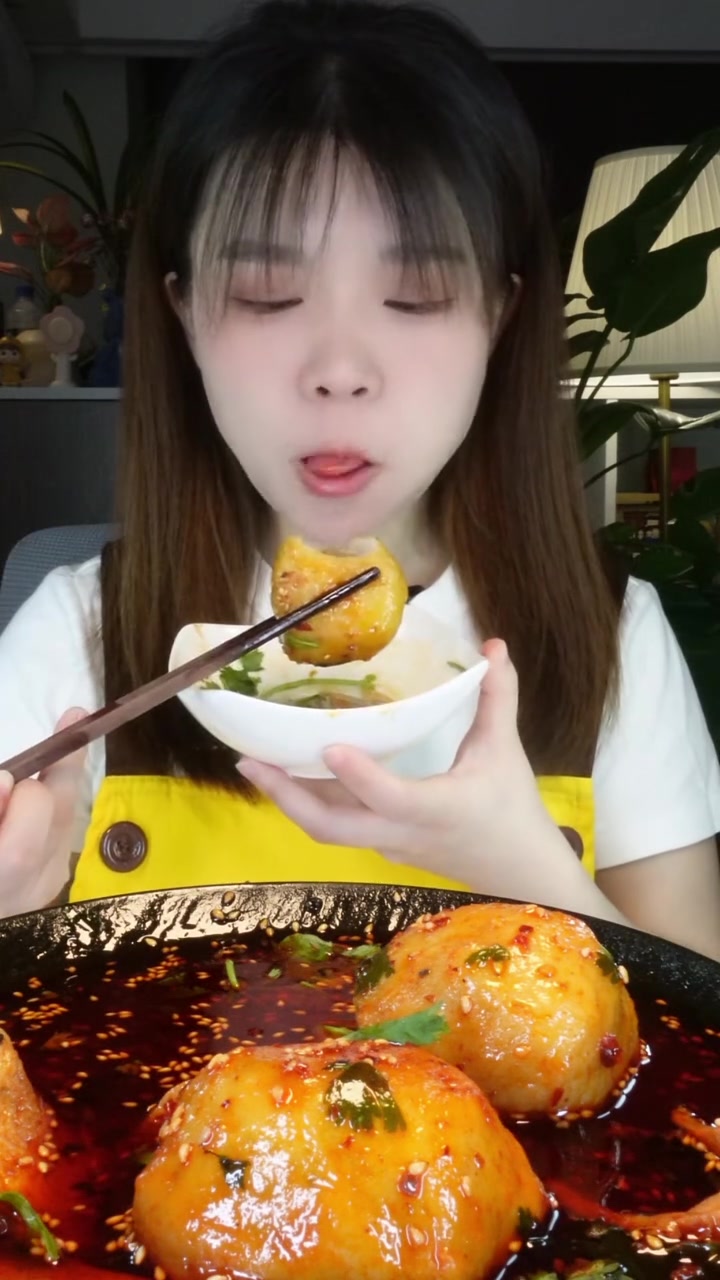 沉浸式火锅大鱼丸，太好吃啦！