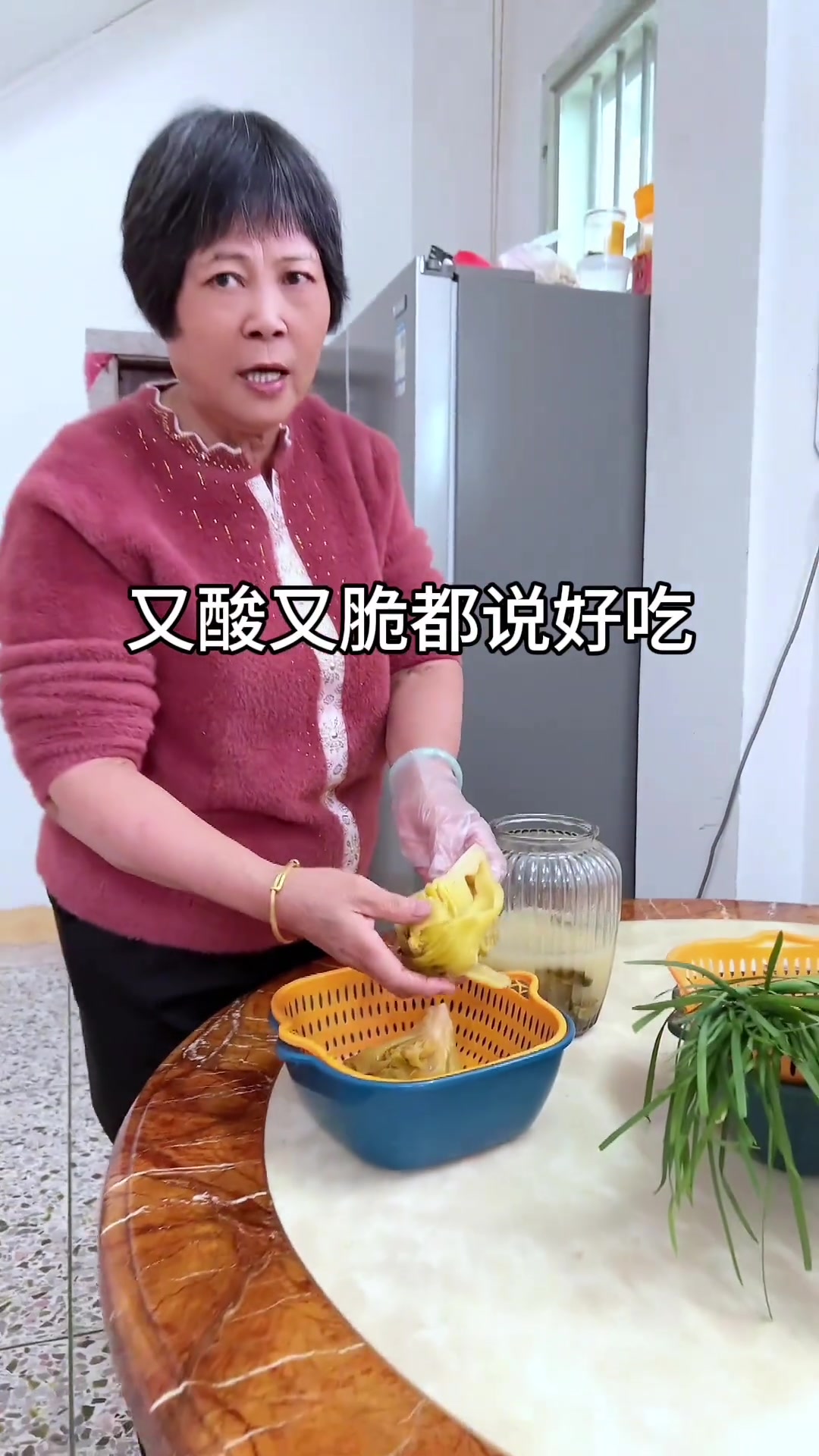 凉拌酸菜做法简单，酸甜脆爽，是超好吃的餐前小菜！