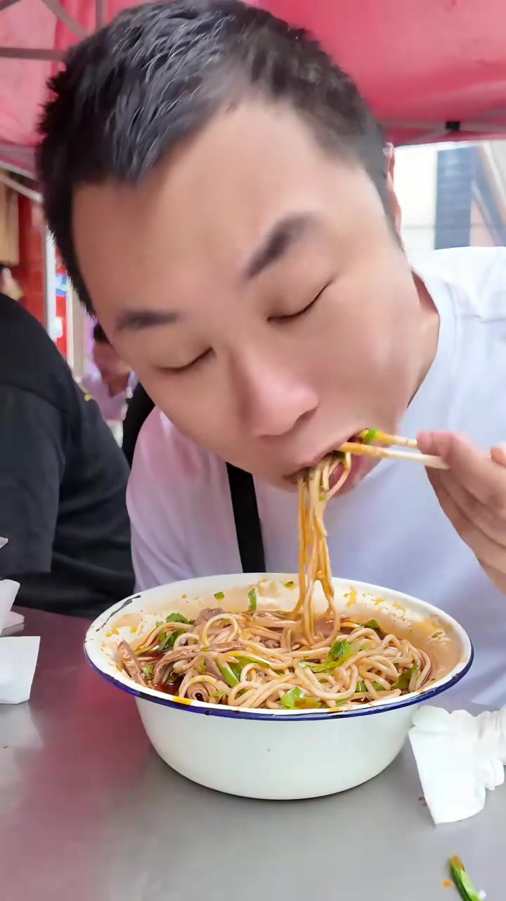 终于吃到正宗的襄阳牛肉面了，一整个吃惊艳了！