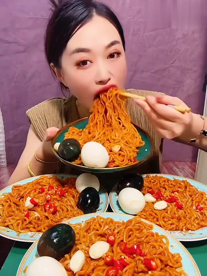 盘点不同主播吃火鸡面