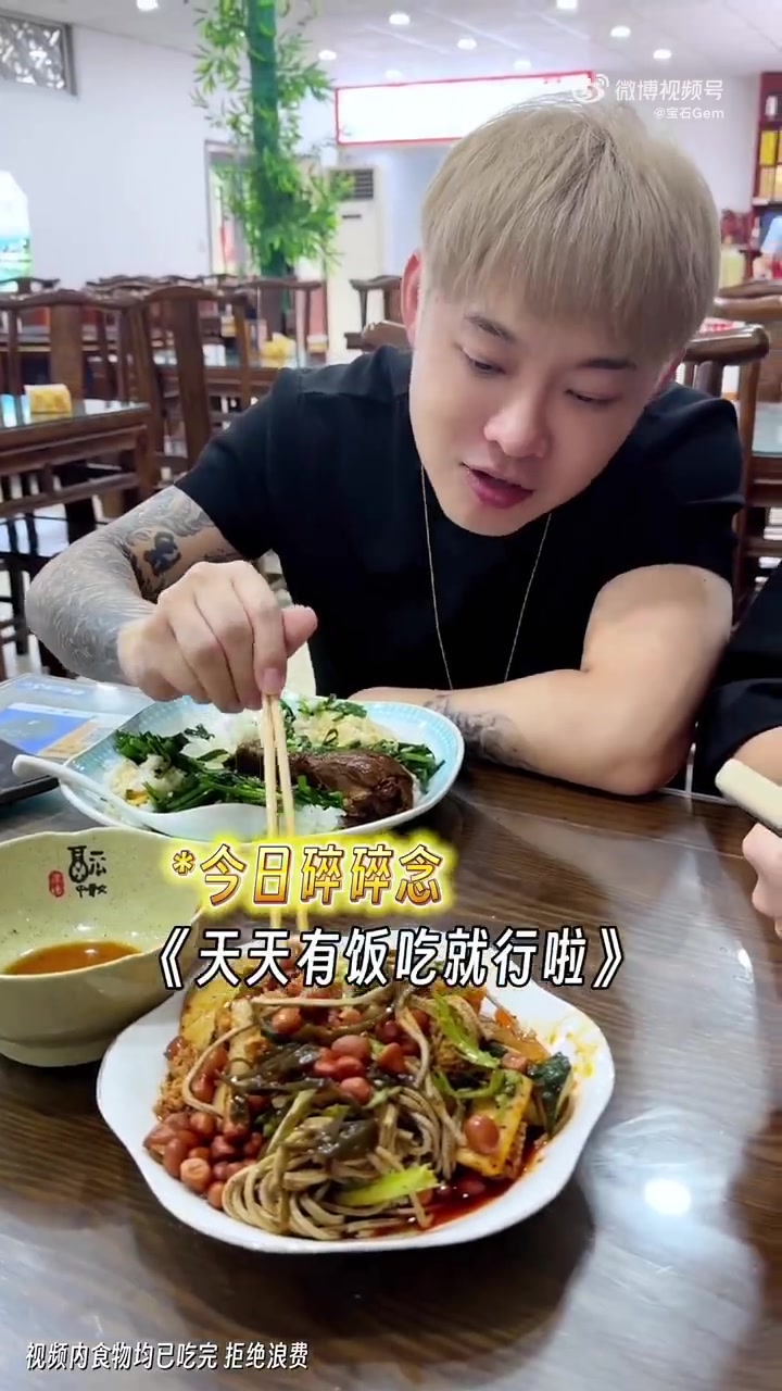 吃个饭的功夫,把老照片翻出来了