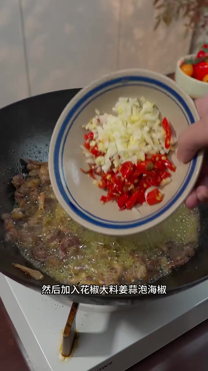 学会这道仔姜鸭,下酒下饭拌面都超棒