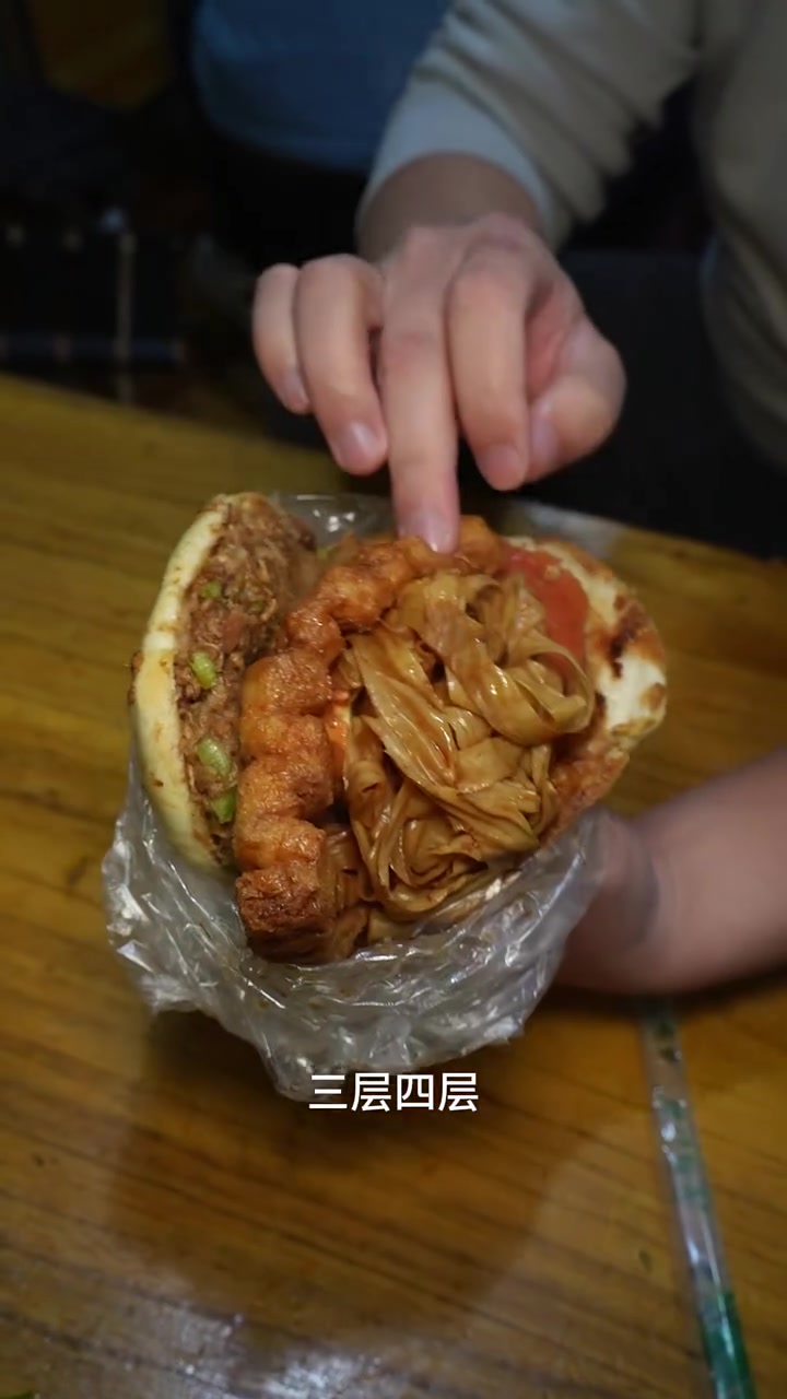 石家庄肉夹馍全家福，我觉得吃一个都费劲