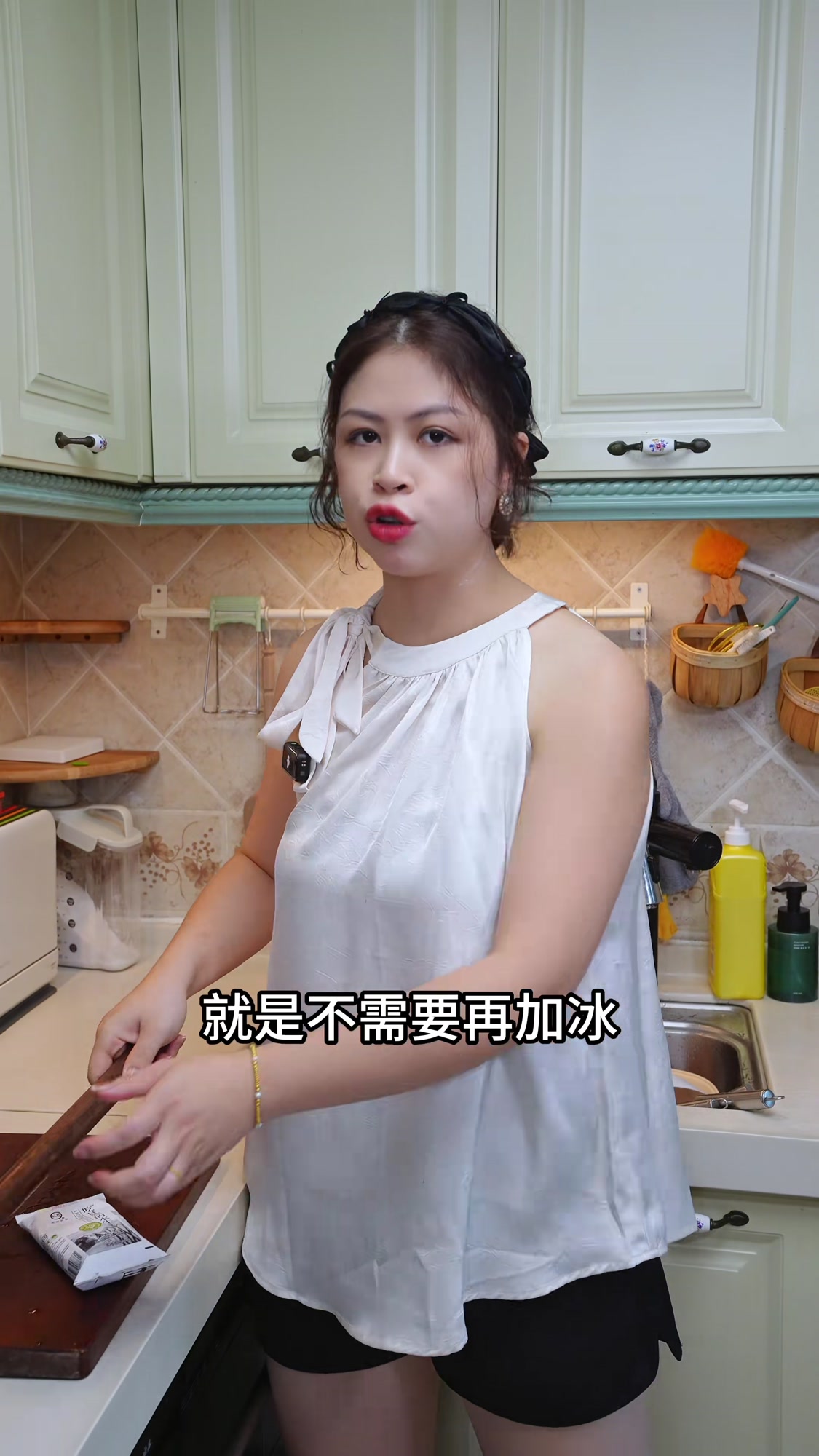 家里吃不完的荔枝，做成冰沙奶茶，孩子不吵着点外卖