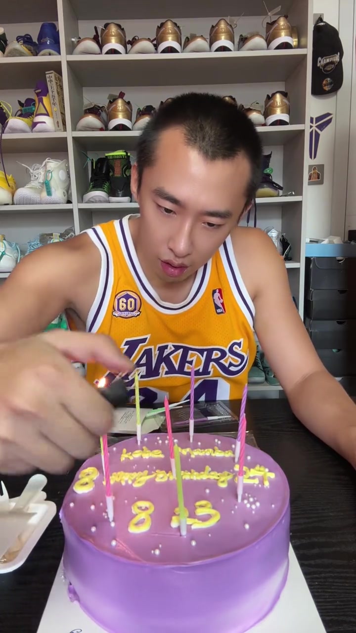 生日蛋糕点蜡烛仪式！