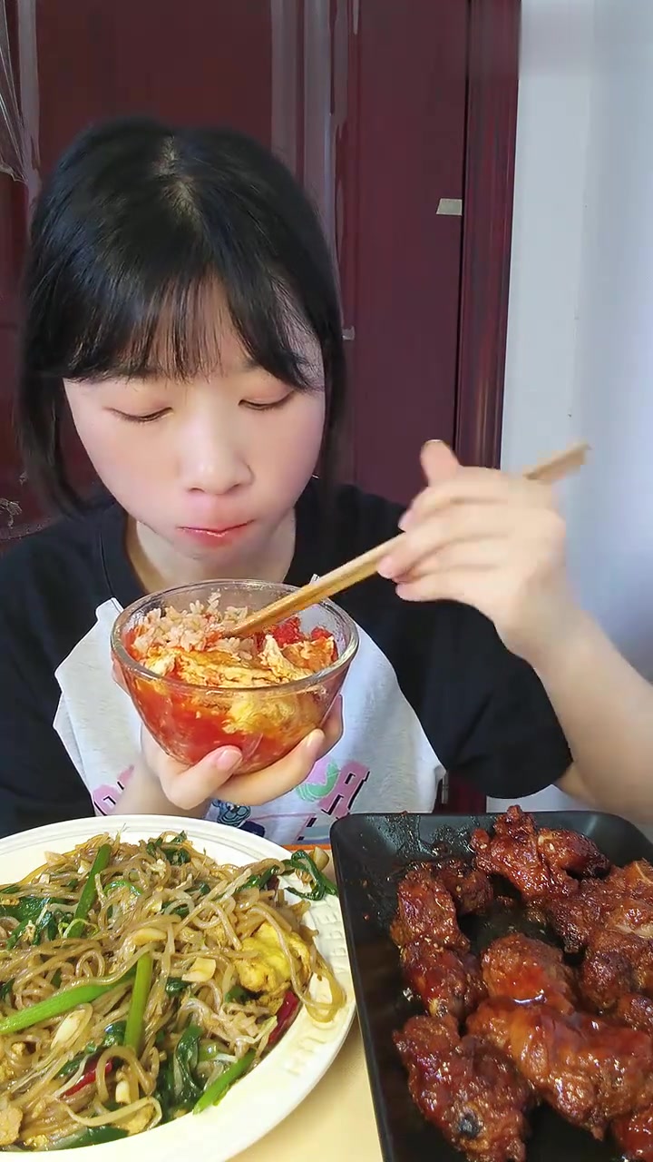 家常菜：糖醋排骨、炒合菜、西红柿鸡蛋盖饭