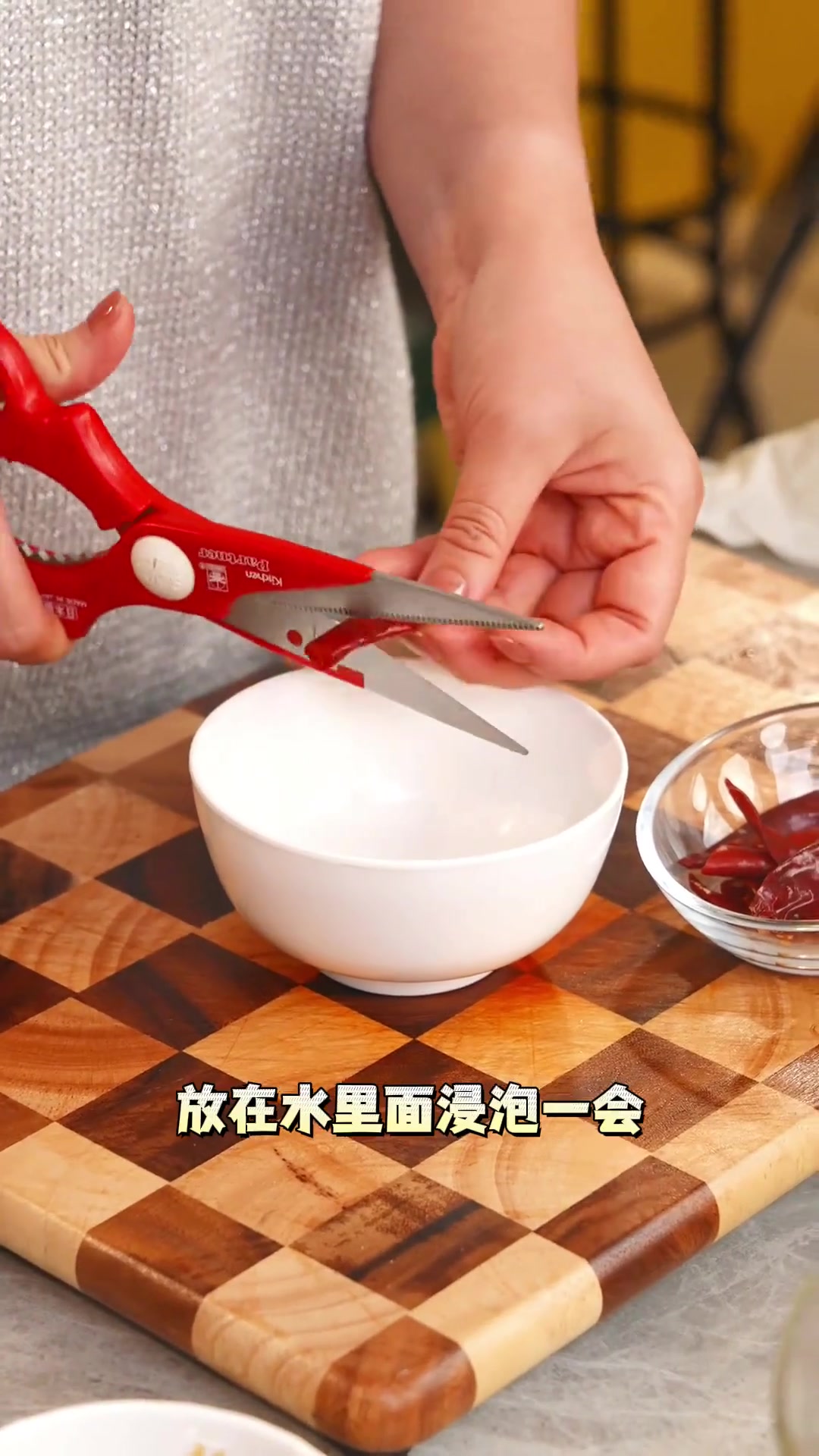 家常辣子鸡丁,咸香浓郁,拌饭超香,一学就会!