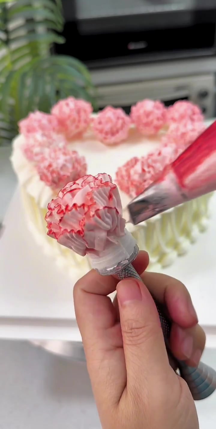 传统花边康乃馨裱花蛋糕制作过程,不会姐妹看过来啦!