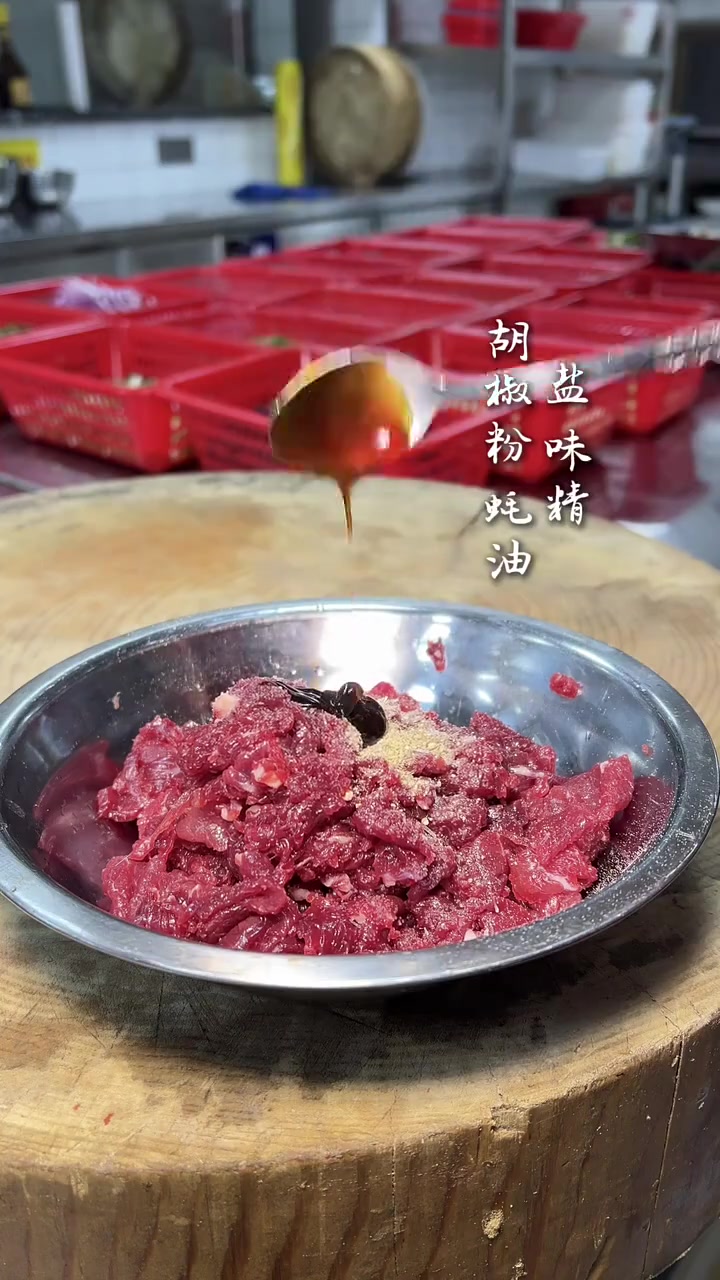 下饭菜中的王者:小炒黄牛肉,是如何做到又嫩又入味,征服无数干饭人的味蕾,鲜炒黄牛肉香气浓郁