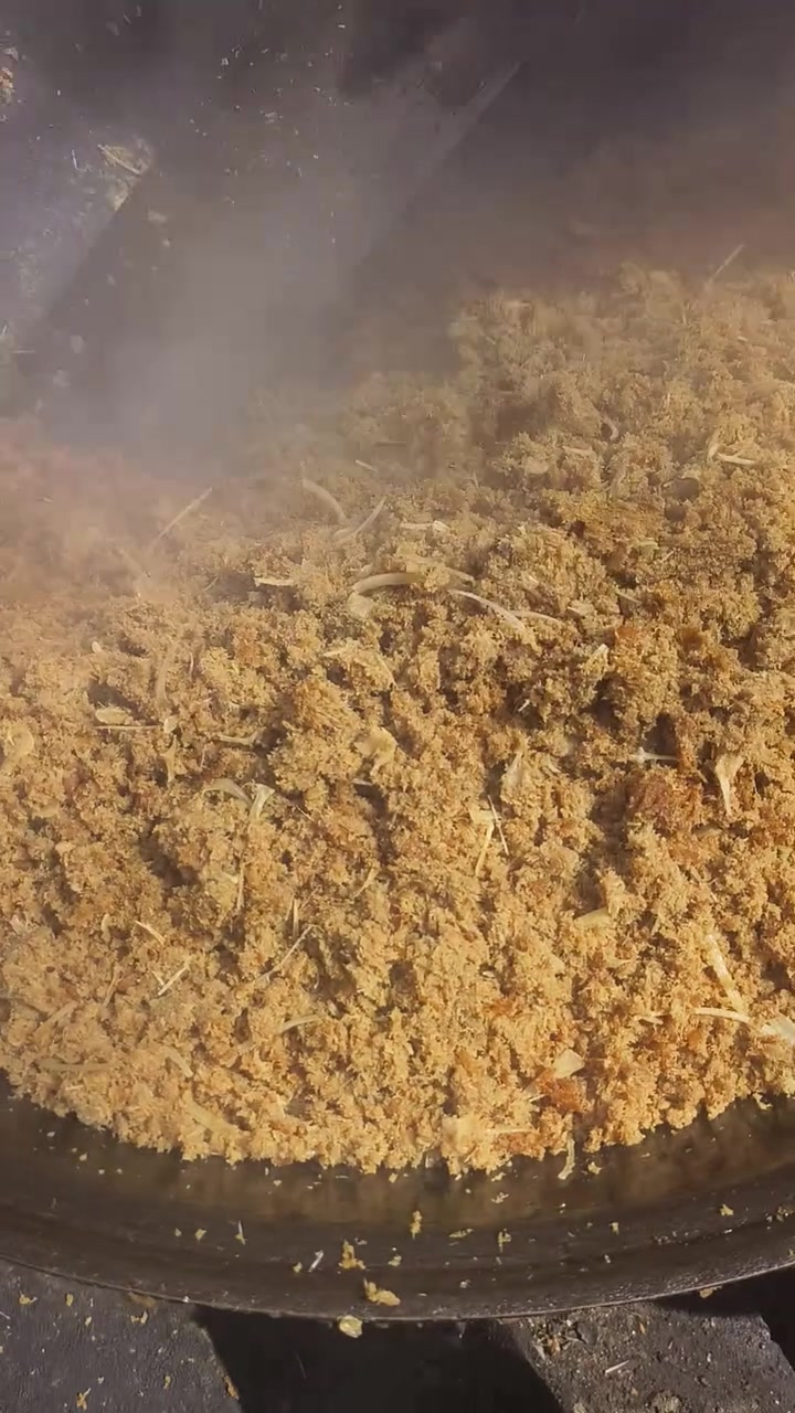 特色美食炒鱼松也叫鱼毛四个多小时出锅