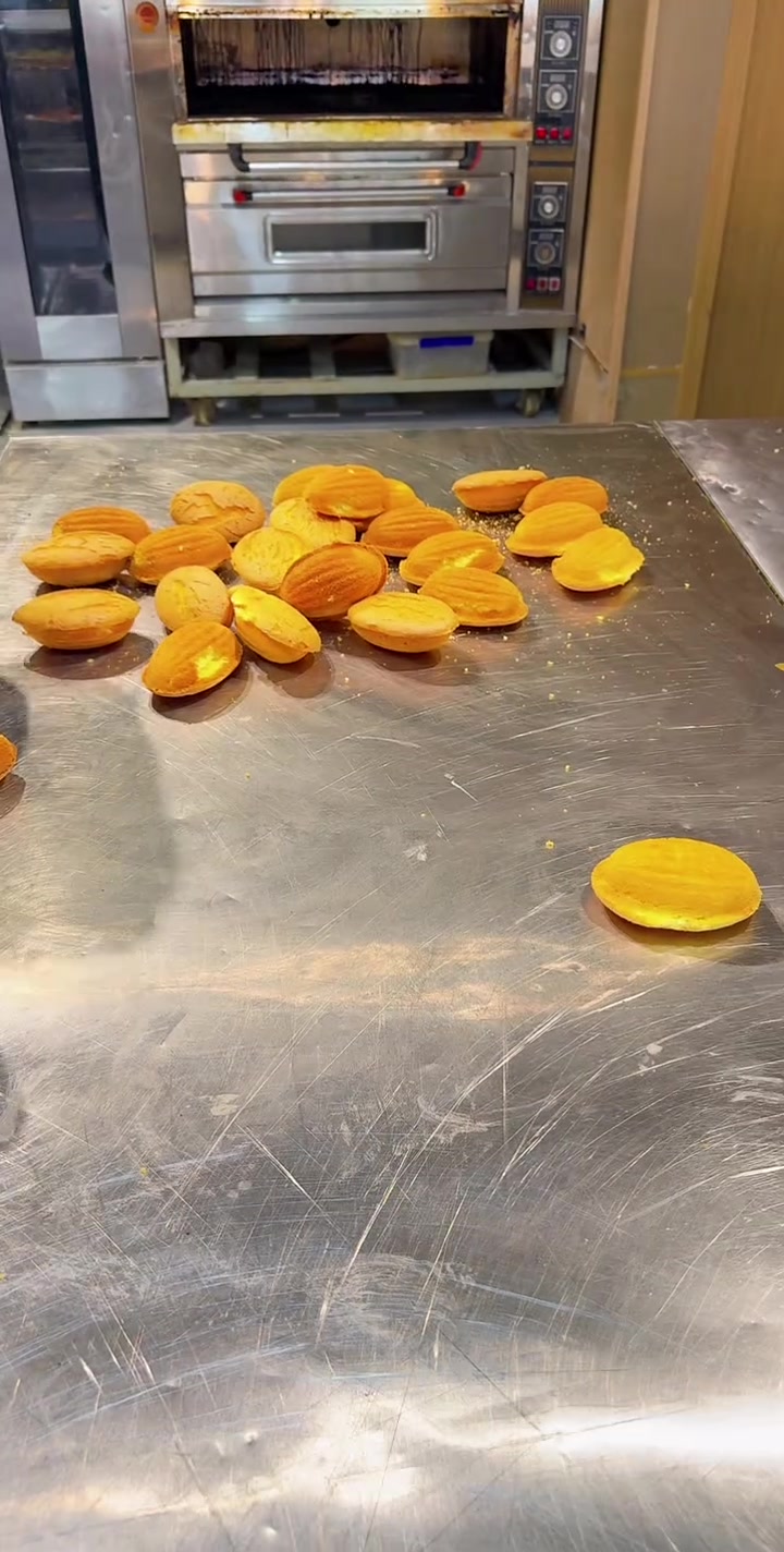 蜂蜜橄榄蛋糕：融合橄榄油等原料的特色甜点