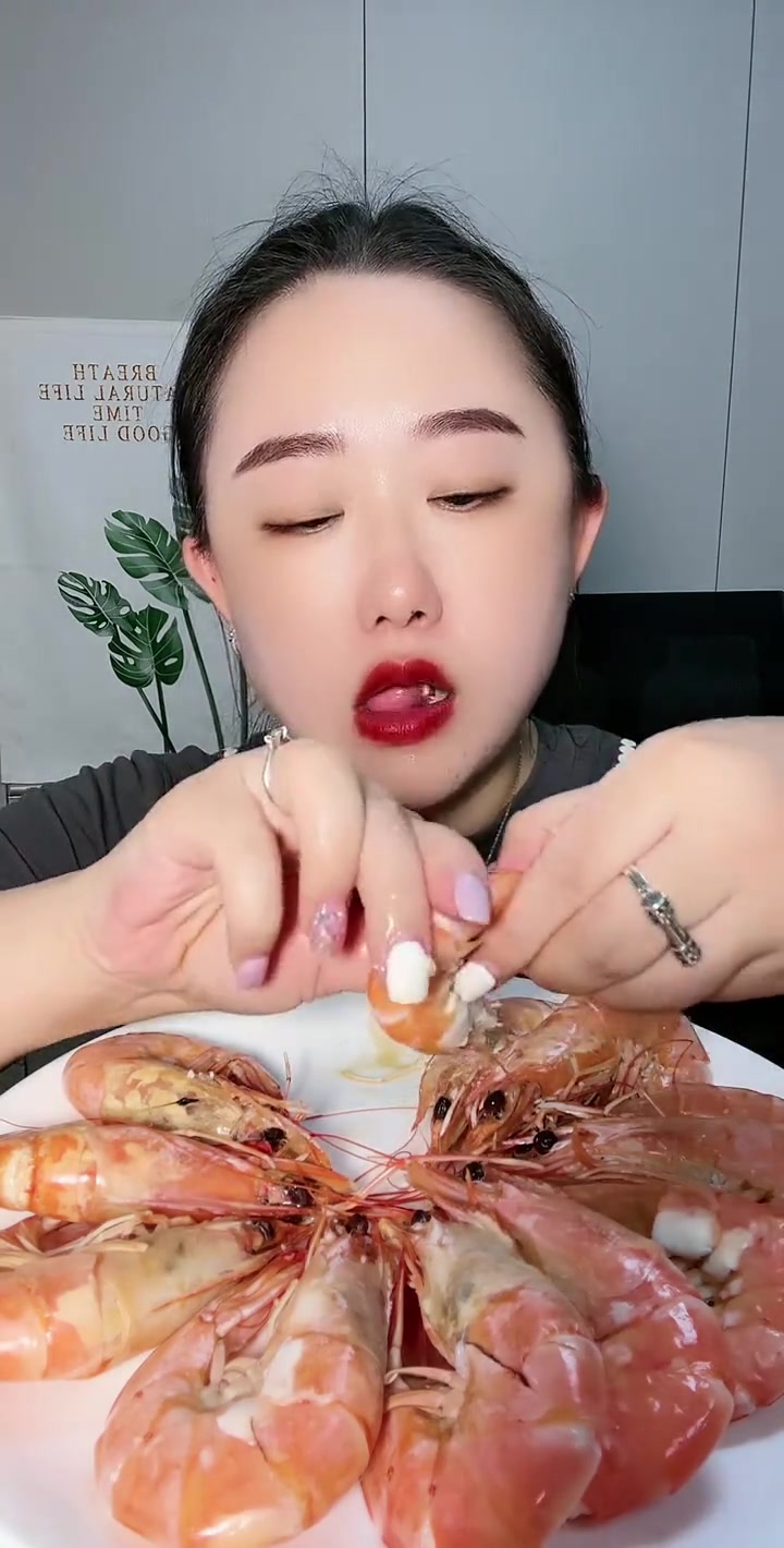 大虾蘸辣根，简直太爽了