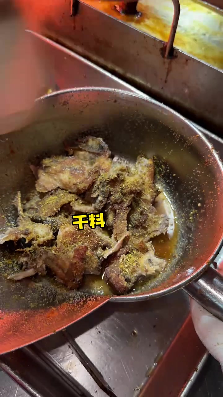 东北喷醋鸡架,这个logo也是很有意思了