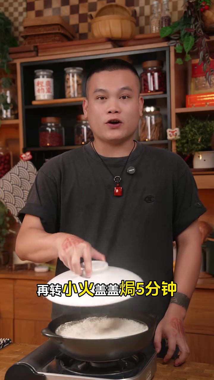 十分钟!在家搞定外面排长队的招牌煲仔饭,有手就会,米饭粒粒分明,牛肉嫩滑,比饭店的还好吃～