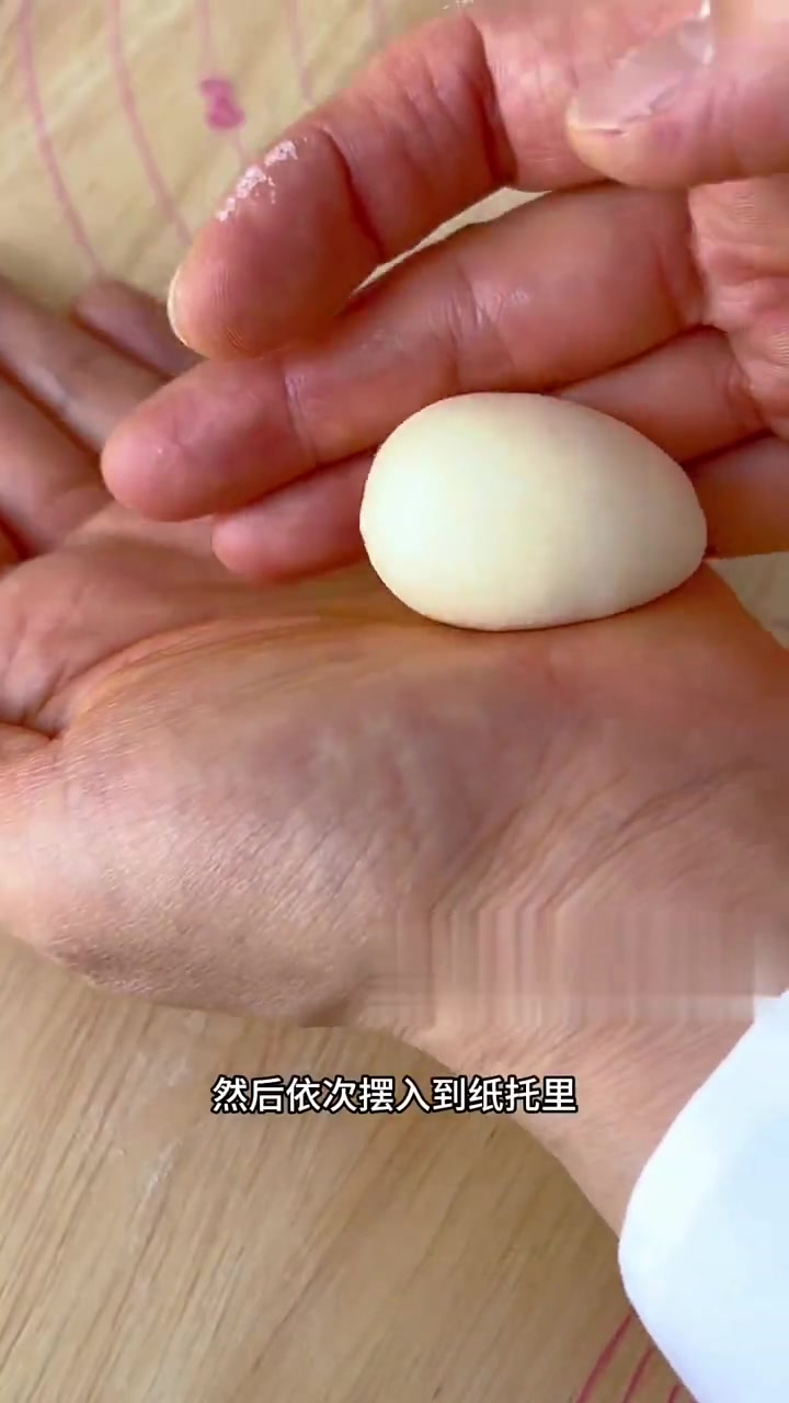 蒜香花朵面包做法