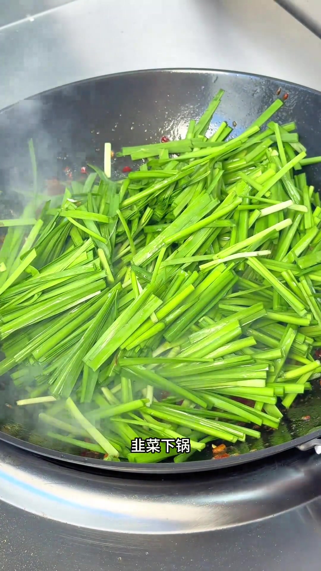 盛夏韭菜肉拌面，搭配牛肉辣皮子，滋味超棒！