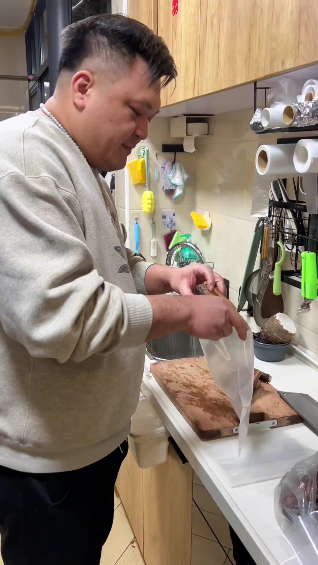 给东北老铁准备腊肠腊肉当回礼，不知你们喜不喜欢？