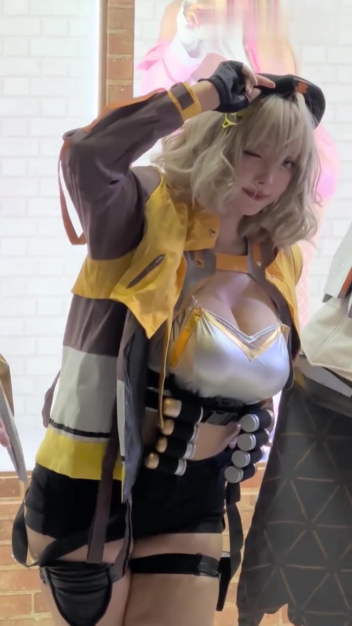 「NIKKE」「niconico超会议」阿妮斯真人10连gacha coser：枣糕