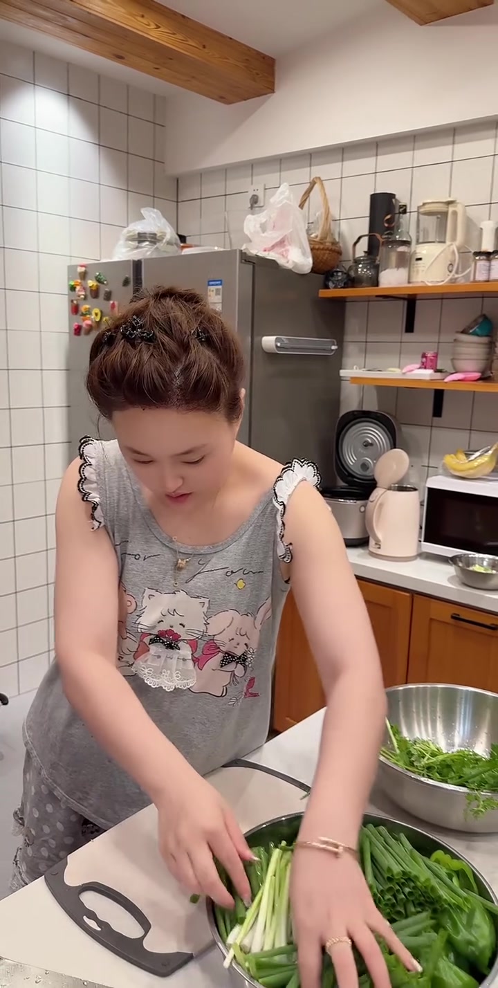 菜园辣椒吃不完?教你做超好吃辣椒馅做法大揭秘!