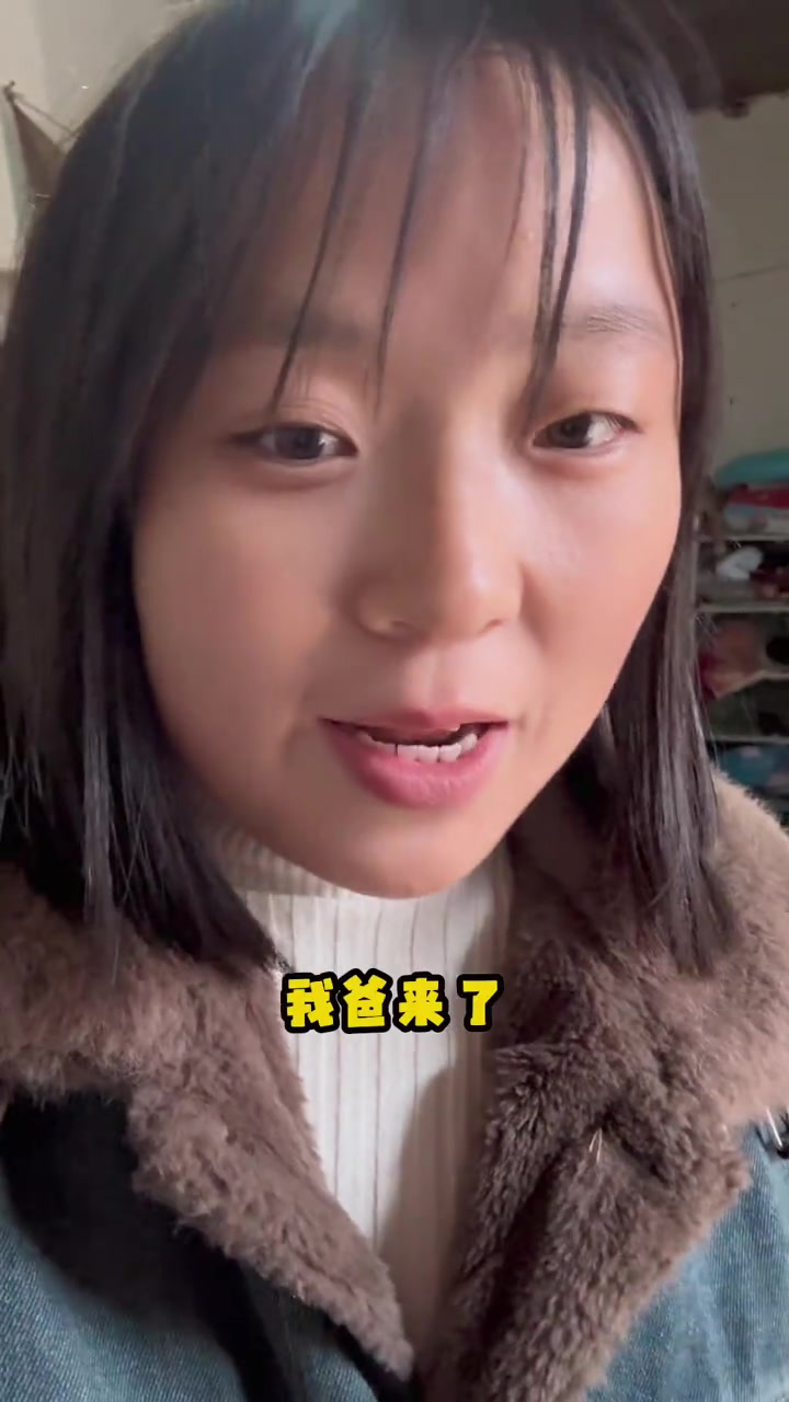 老爸来了，家里没肉，刚好有人下乡卖肉，于是我就割了一百多块钱的