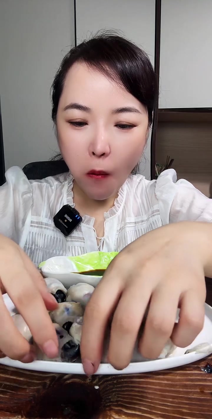 新出大鱿鱼嘴咋吃？这样处理蘸料超好吃！