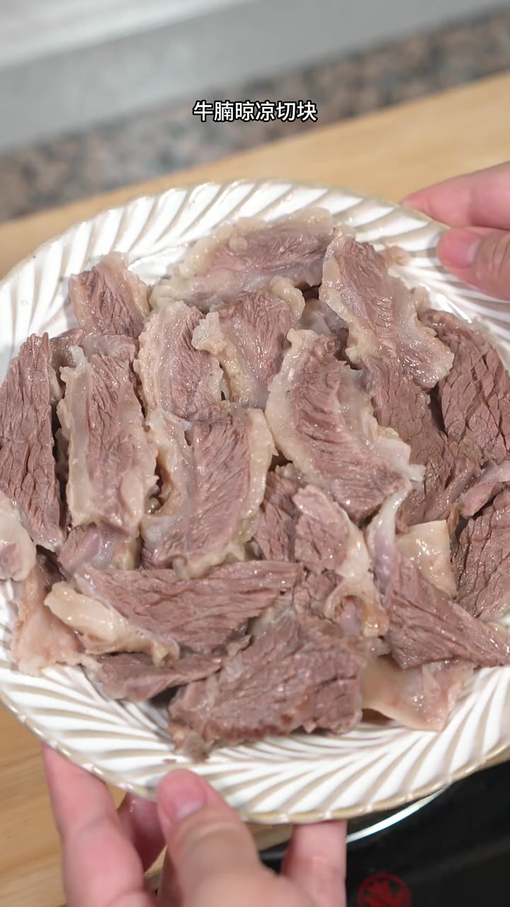 高压锅版萝卜炖牛腩,可以吃肉又可以喝汤