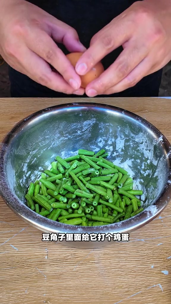 今儿个河南人的夏天味道凑齐了，刚出锅包子暄软，豆角汤喝两碗不够