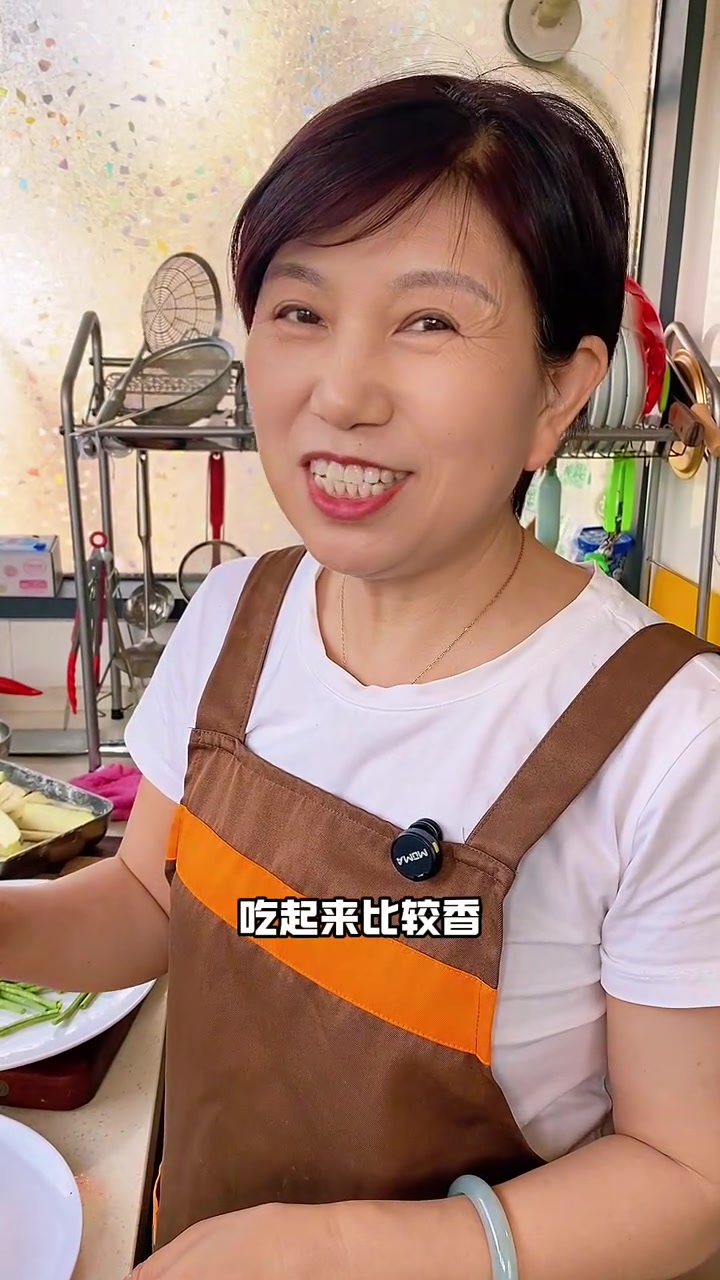 下饭届的扛把子——地三鲜，素菜天花板，酸辣的茄汁，脆糯的土豆喝豆角，都是我爱吃的素食，连吃