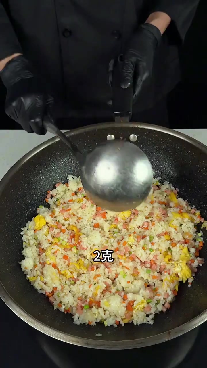 辣条炒饭rap暴击！这锅炒饭打开了我的童年记忆