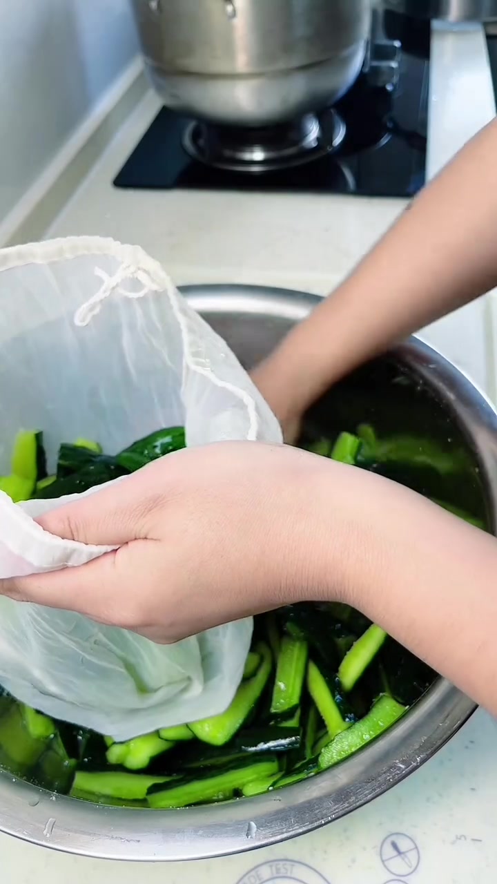 吃不完的黄瓜这样做成咸菜，配粥超好吃！