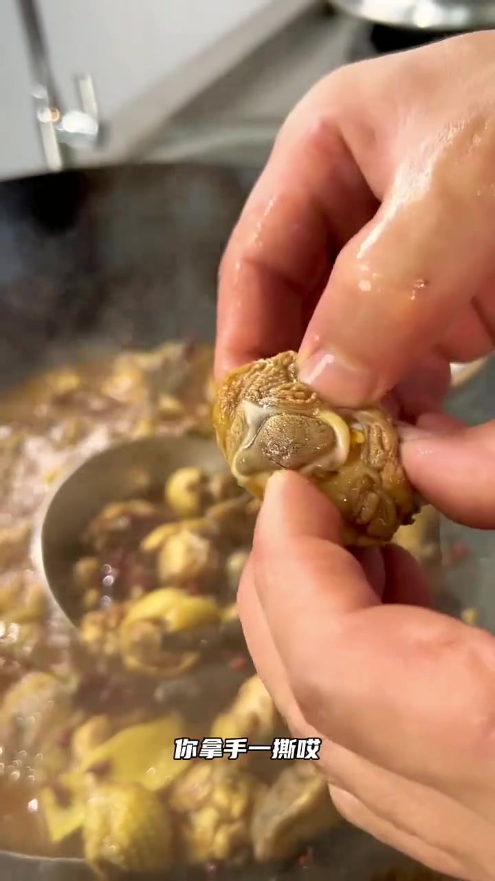 重庆排名第一烧鸡宫做法大揭秘，超香超好吃！