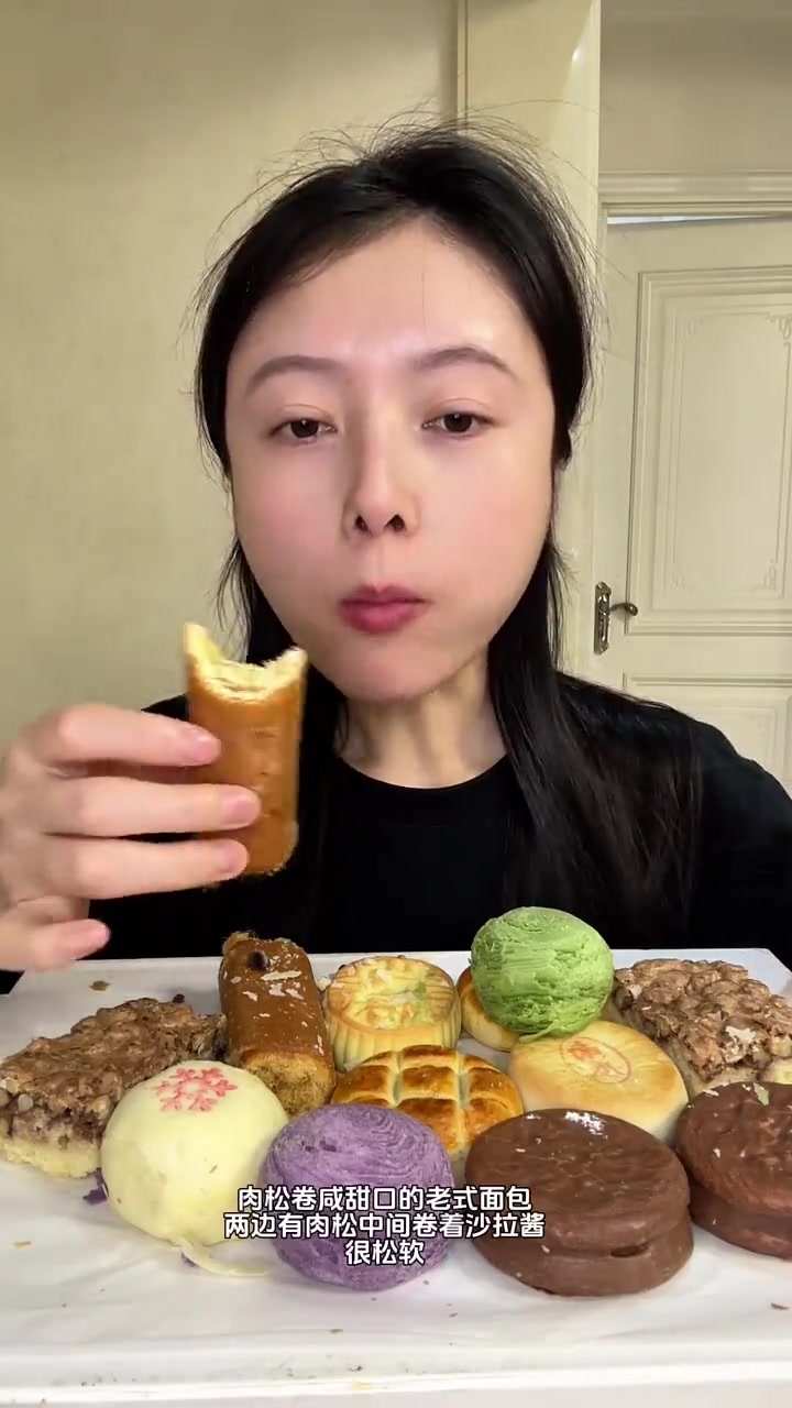 咸甜永动机上线!比馒头更适配老干妈的竟是披萨!
