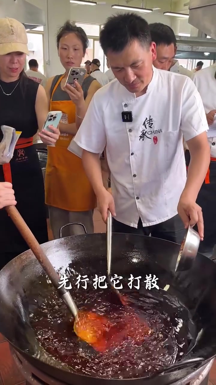 面馆私房牛肉面浇头教程，三十年功底一锅牛肉