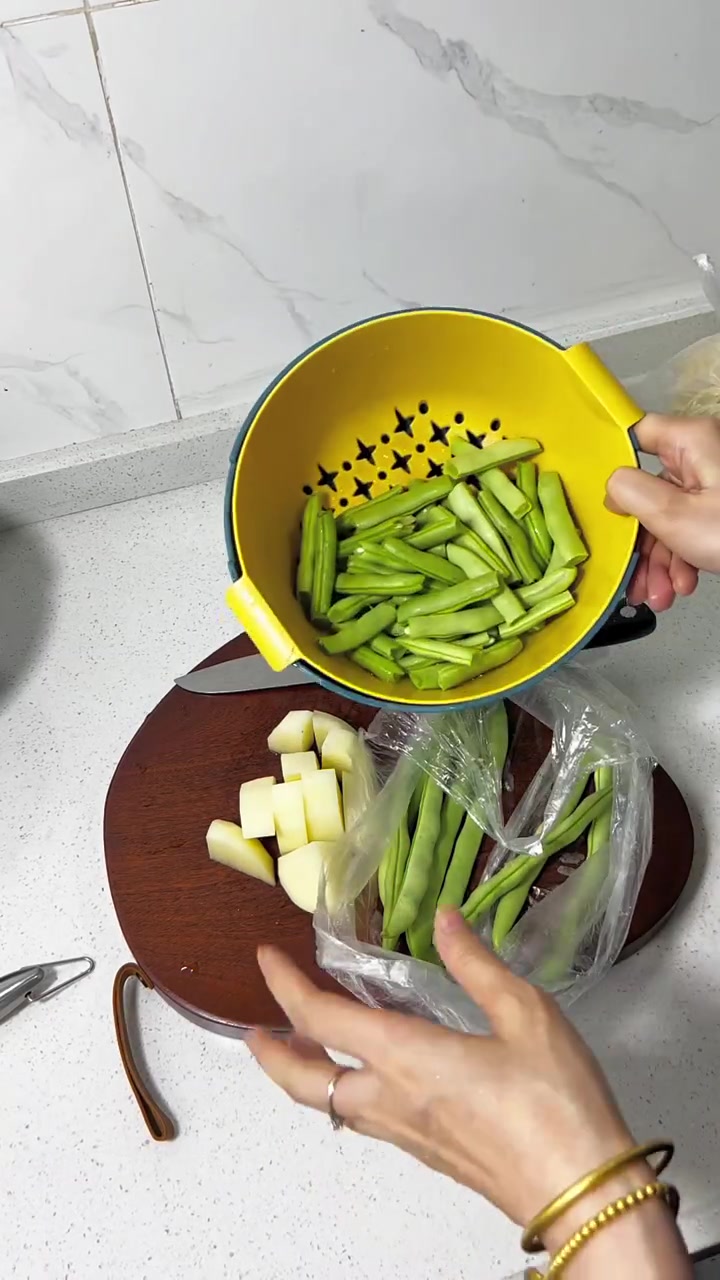 排骨豆角焖面谁能顶饿住?巨巨好吃不得干上3大碗