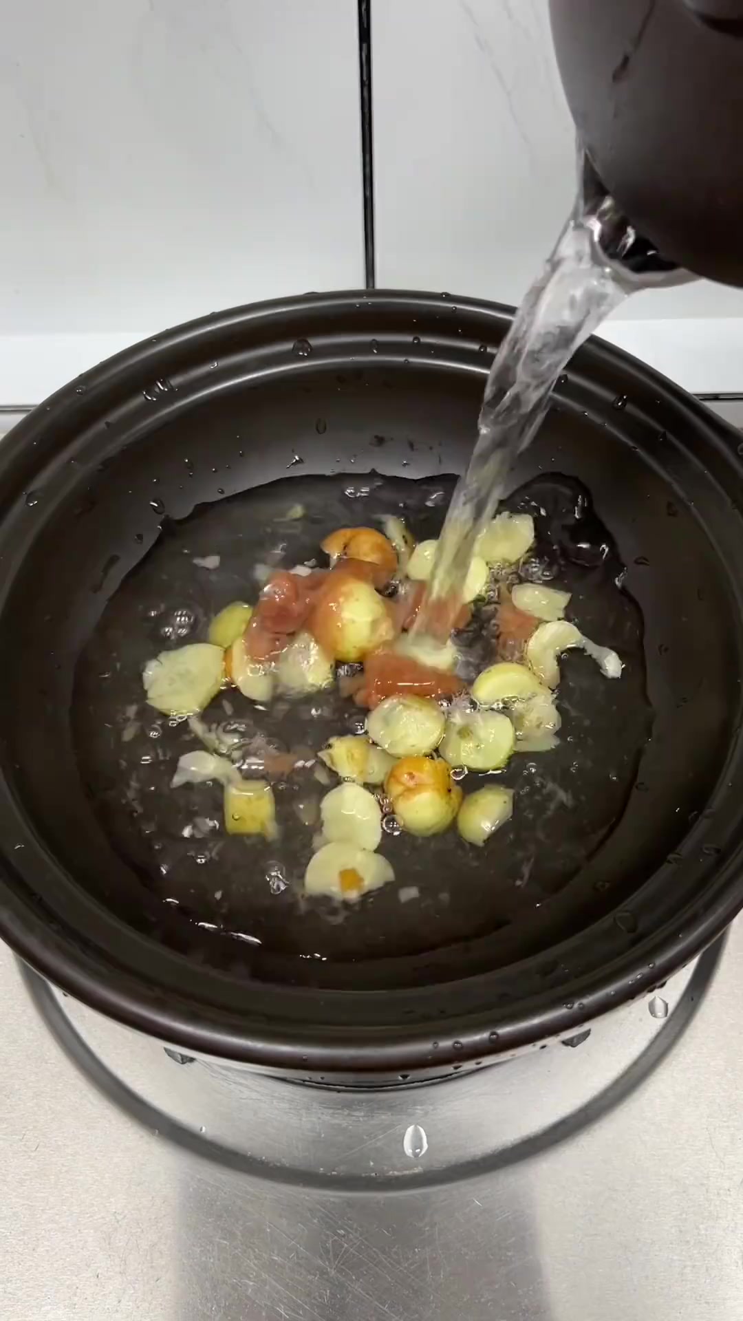 潮汕特色油甘猪肉汤，微酸回甘，鲜嫩好吃