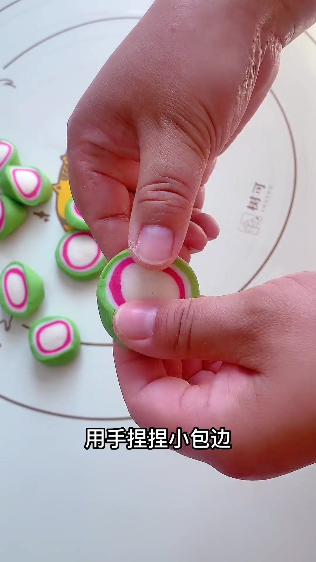 喜姐教你做三色套面彩虹睡觉水饺好吃又好看