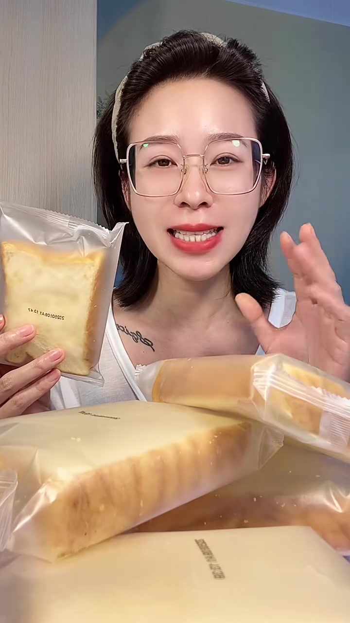 找到一个现做现发的,配料表干净的,孕妈妈都可以吃的高钙牛乳吐司面包
