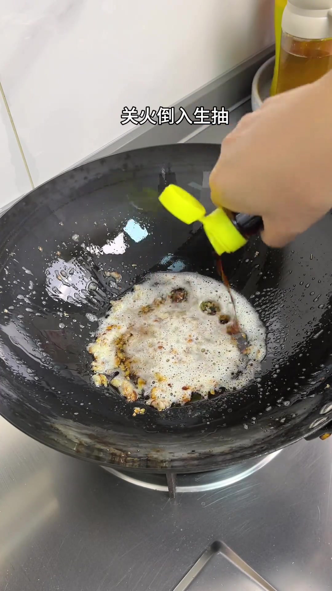 今天吃白切鸭，配上沙姜香油酱汁味道太香了！