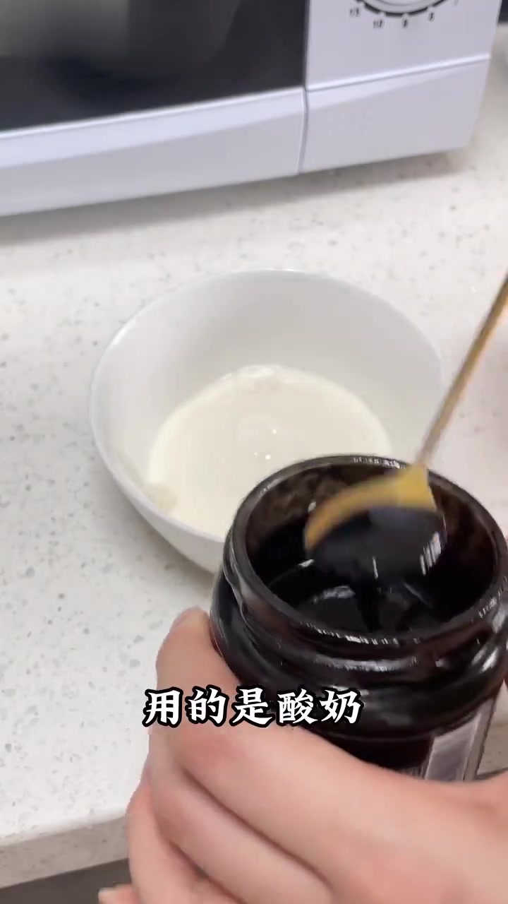 微波炉2分钟｜黑芝麻小蛋糕～