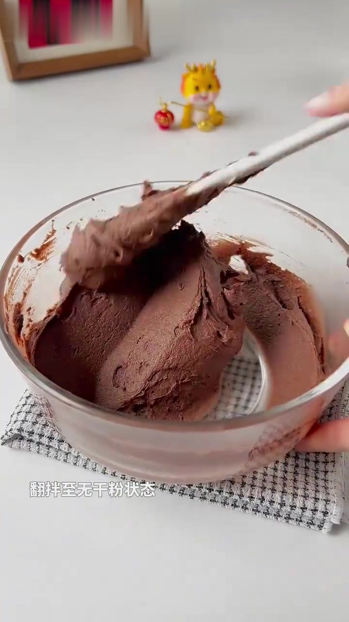 巧克力奶酪雪顶磅蛋糕,双重口感超解暑