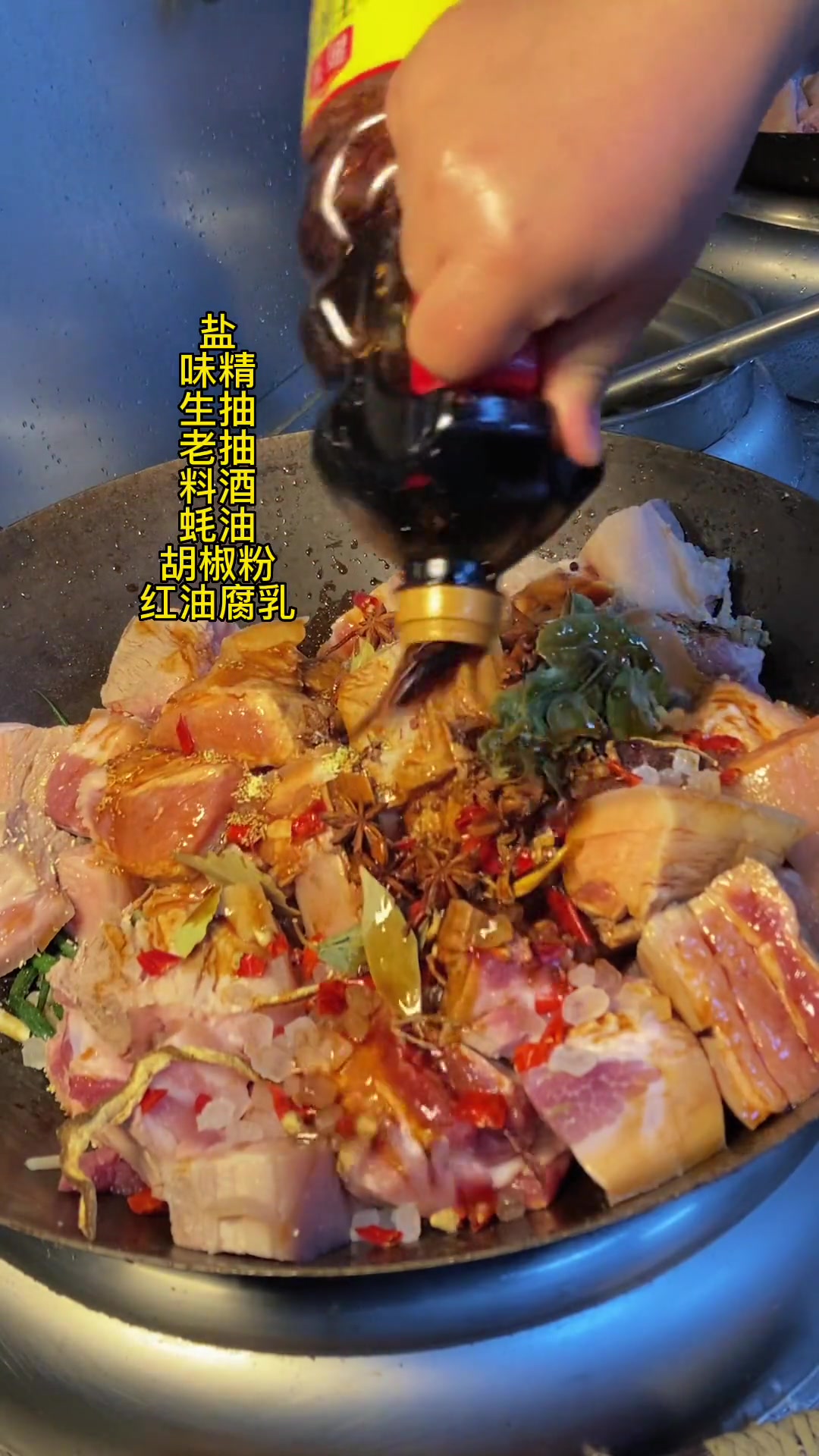 今天食堂有108个员工吃饭，给同事们做了东坡肉，不放一滴油，炖的软烂入味肥而不腻，还有下饭