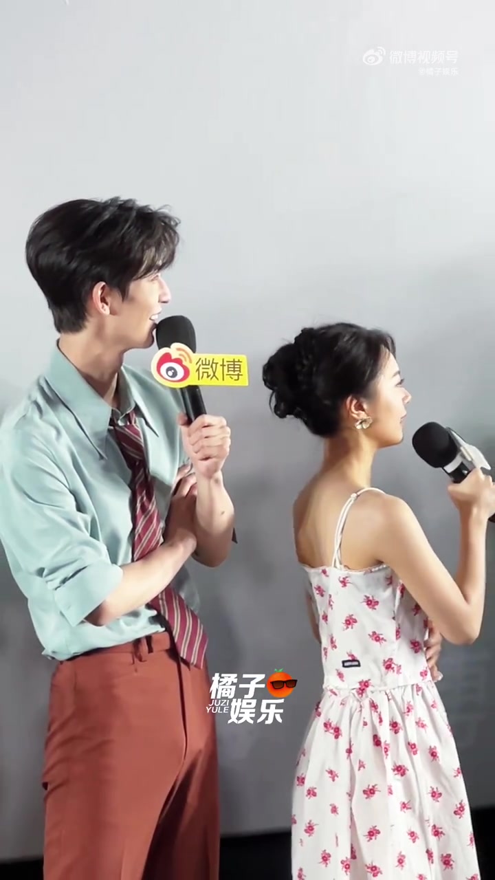 这个赵今麦张凌赫家属感太重了啊啊啊啊现场cue其他演员：你知道李蓉是谁吗？你知道为什么叫小