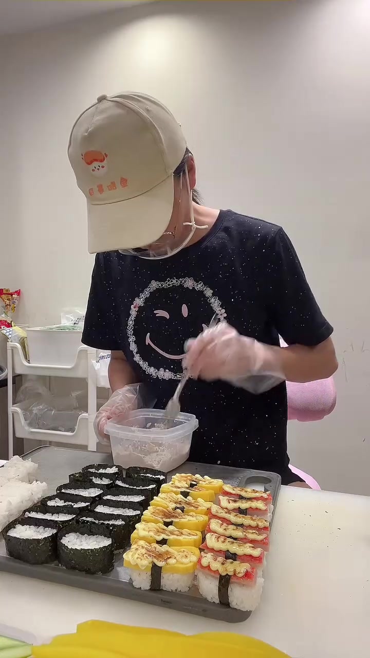 记录卖寿司饭团