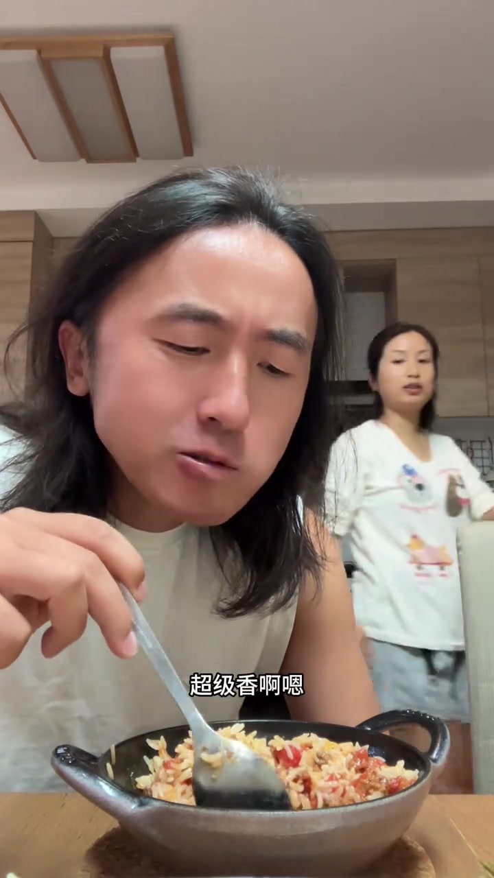 老婆烧菜家烧大黄鱼和番茄肉汁盖饭