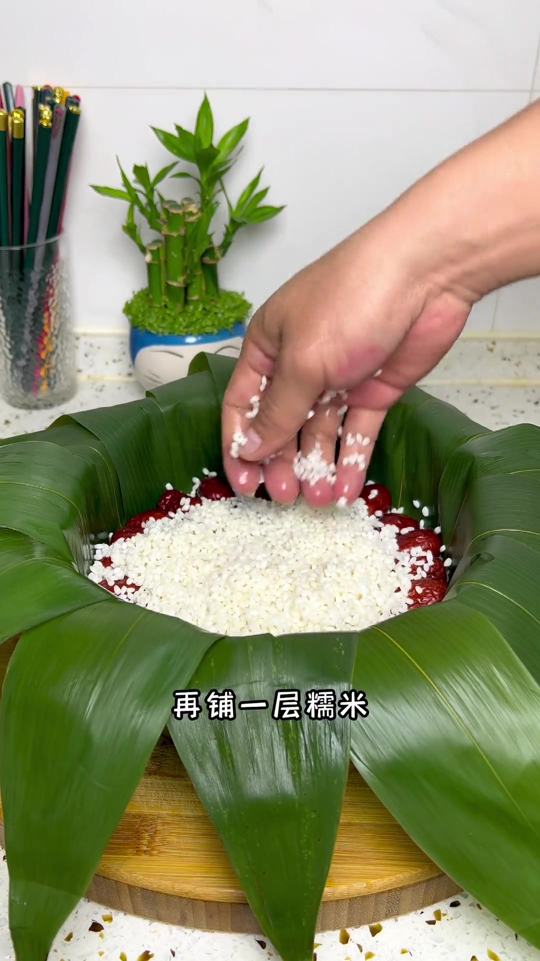 做法简单的糯米红枣糕，软糯香甜有嚼劲！