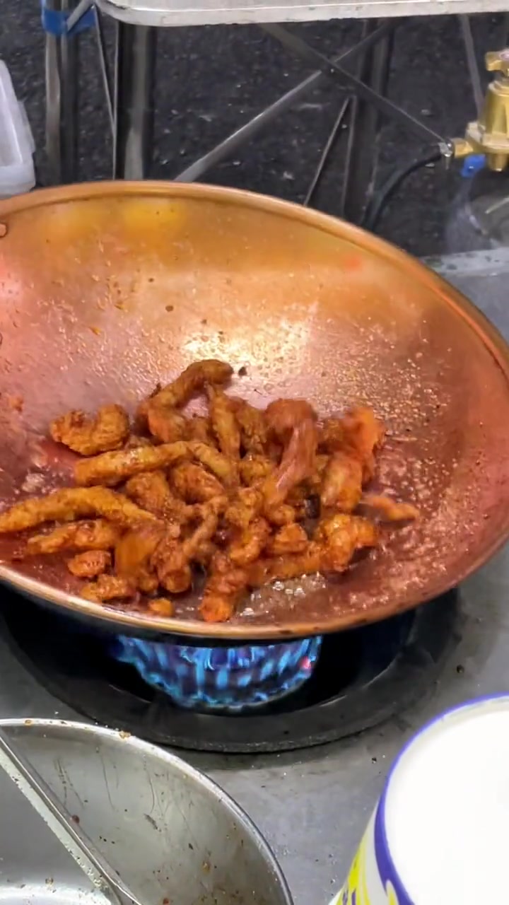 吃过锅包肉，锅包鸡柳吃过吗？沈阳夜市太诱人