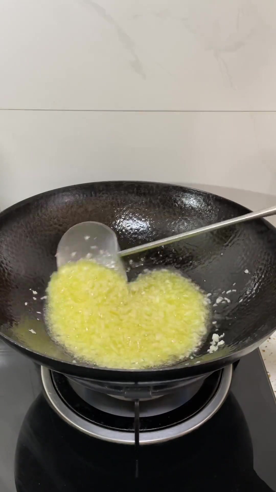 蒜香小龙虾，做法简易味道超棒