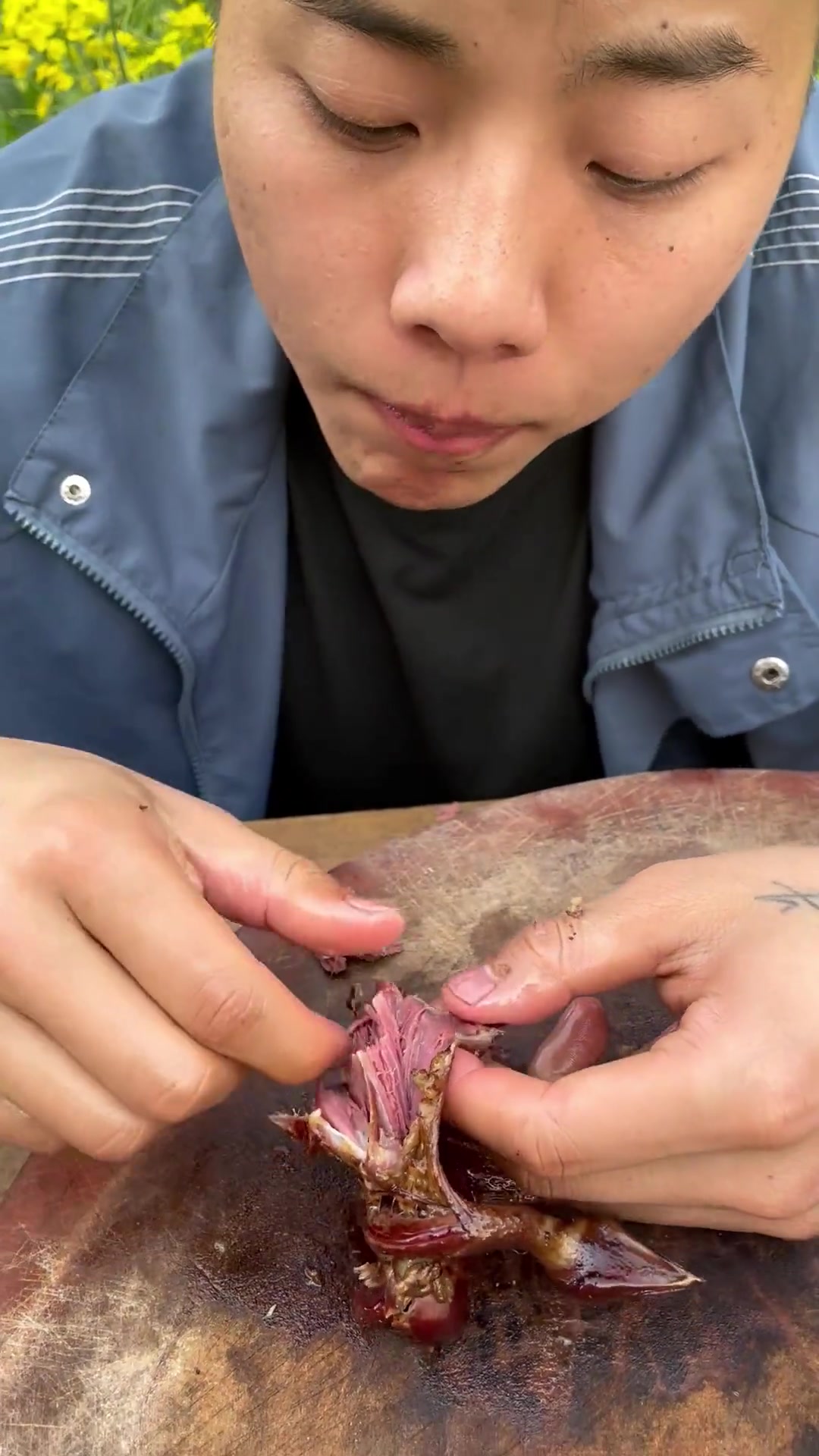 烟熏鹌鹑虽小,但肉超多