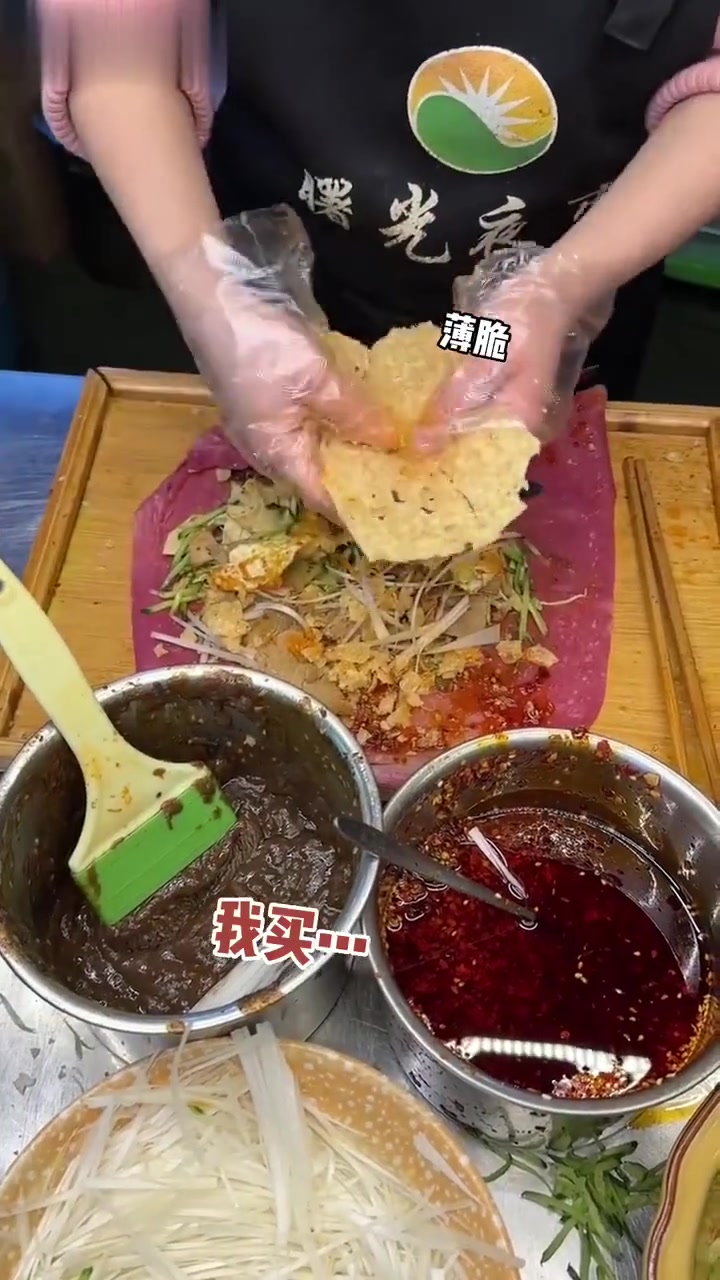 夜市里超可爱的卡通卤肉卷肉超多巨好吃！