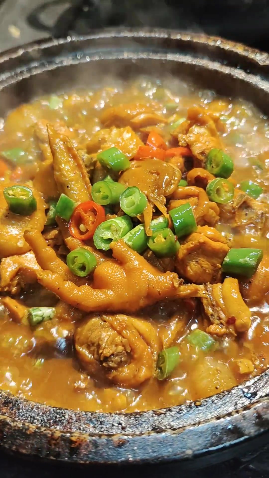 石锅鸡教程石锅酱：桂林风味辣椒酱2瓶蒜蓉辣酱1瓶冬阴功酱1瓶韩国辣酱100克柱侯酱0.5瓶